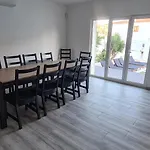 Large - Private Pool - 6 Bedrooms וילה