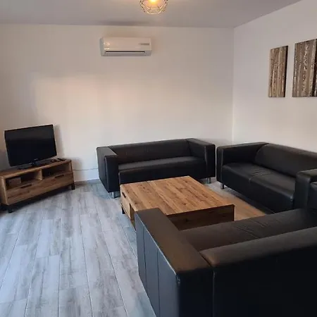 Large - Private Pool - 6 Bedrooms 别墅