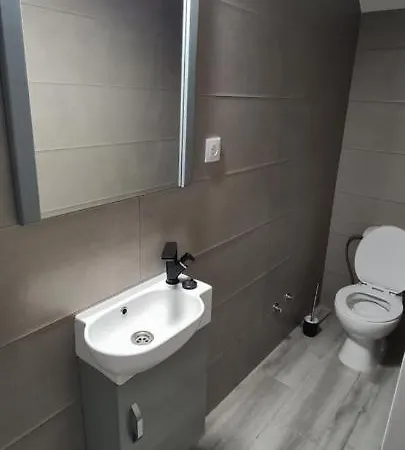 Large - Private Pool - 6 Bedrooms