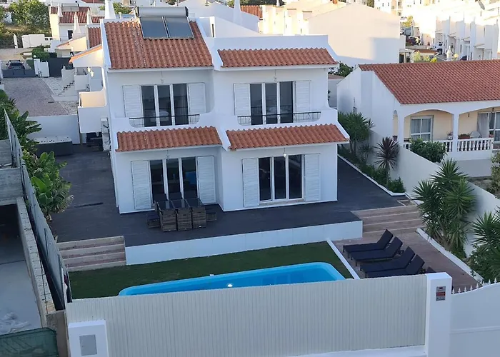 Large - Private Pool - 6 Bedrooms