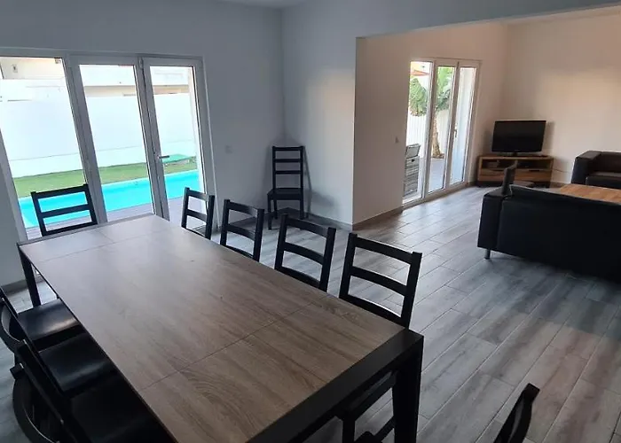 Large - Private Pool - 6 Bedrooms