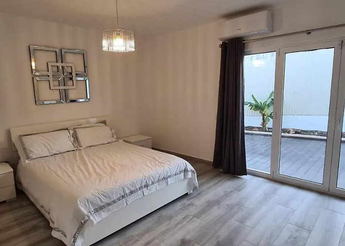 Large - Private Pool - 6 Bedrooms Villa *