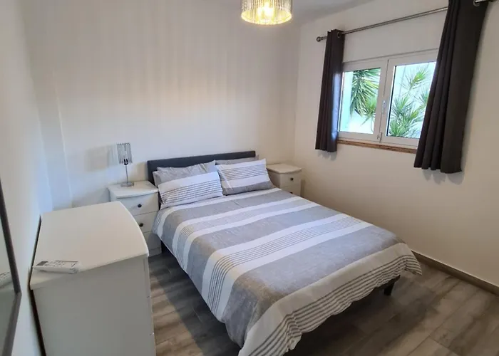 Large - Private Pool - 6 Bedrooms *