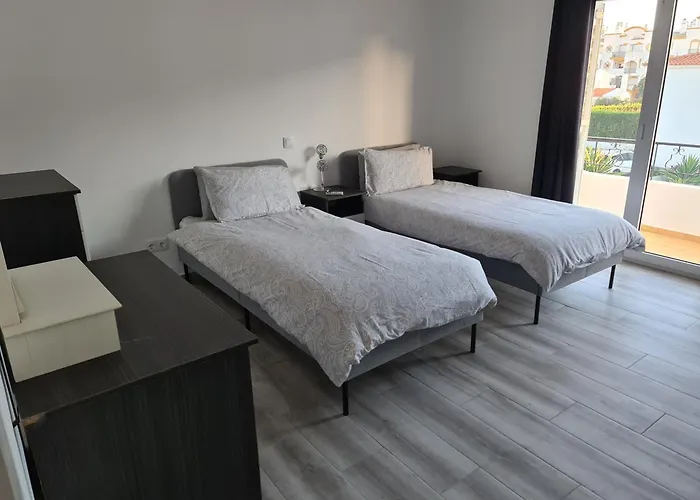 Large - Private Pool - 6 Bedrooms *