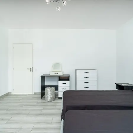 Large - Private Pool - 6 Bedrooms Αλμπουφέιρα