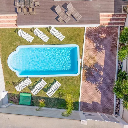 Βίλα Large - Private Pool - 6 Bedrooms *